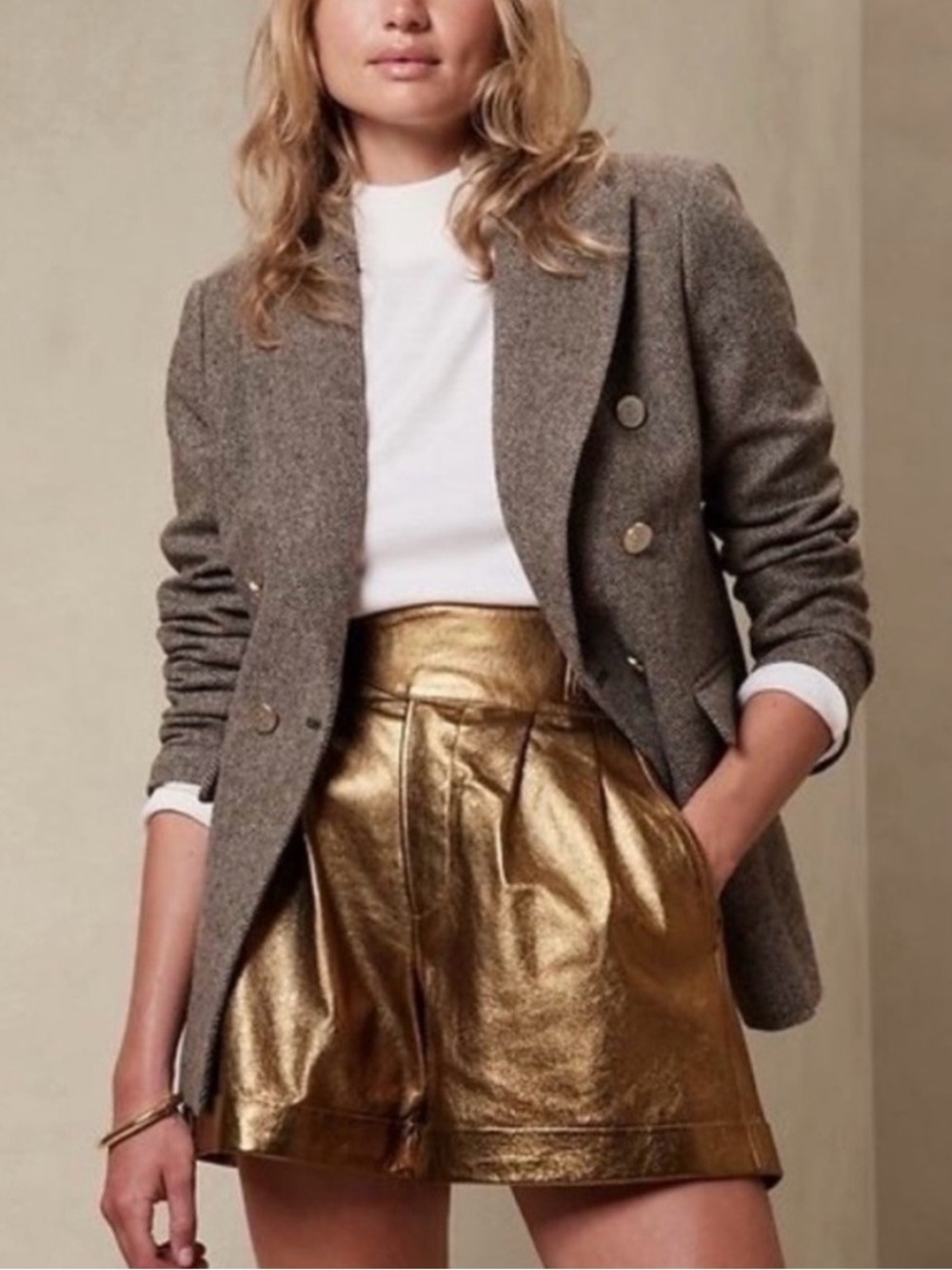 Banana Republic Metallic
Bronze Gold 100% Cuffed
Leather Explorer Shorts 8